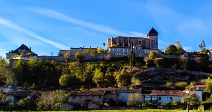 Saint-Bertrand-de-Comminges Valcabrère: Un Tesoro Histórico en los Pirineos-Podcast