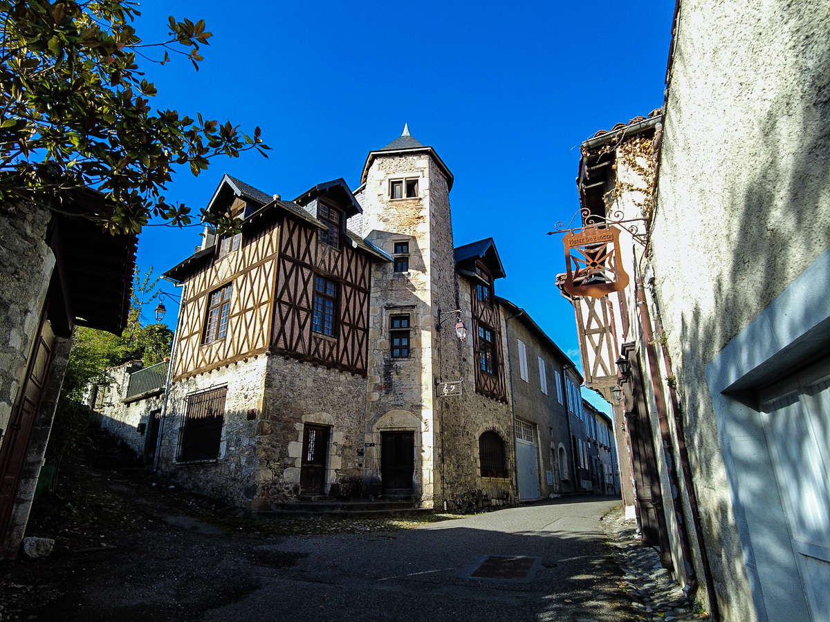 El antiguo palacio episcopal en la Rue de la Poste