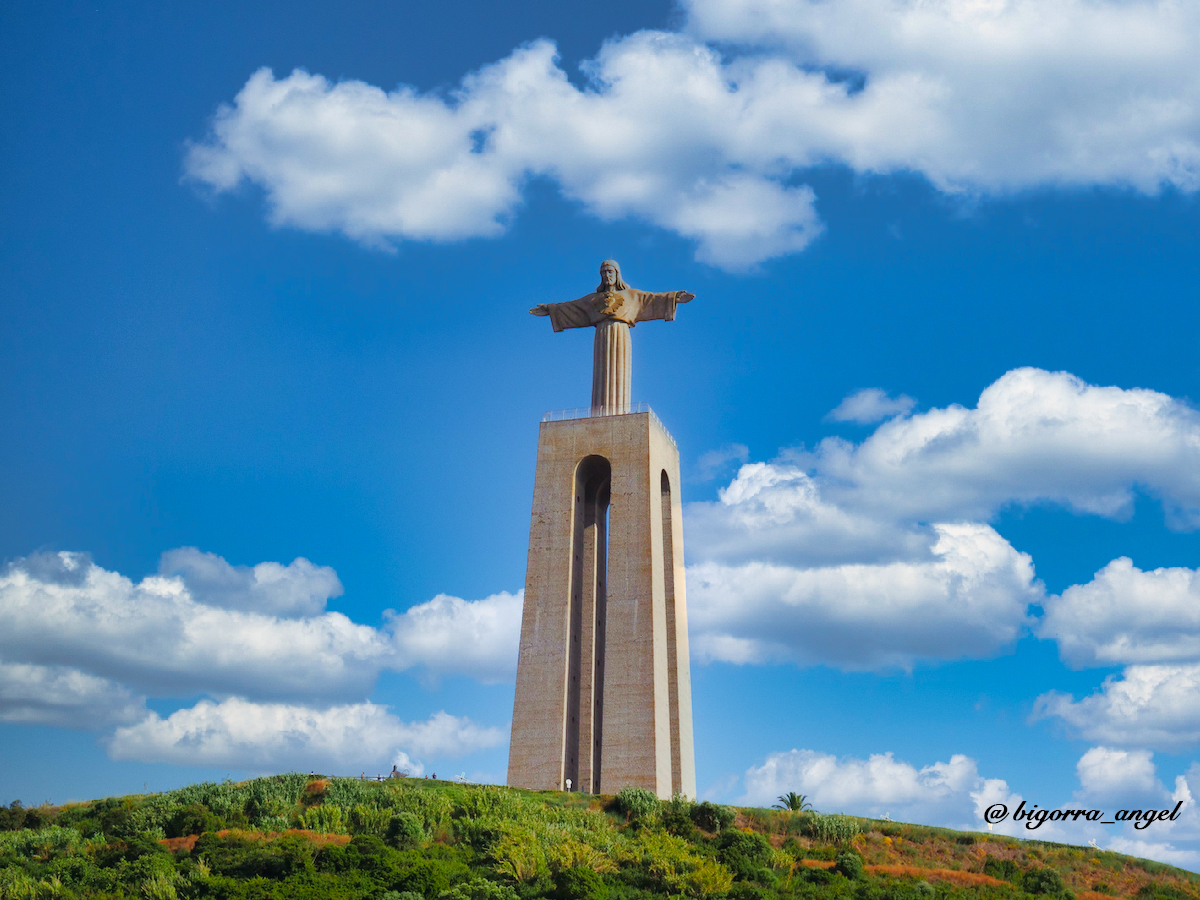 Escultura del Cristo Rey en el Tajo