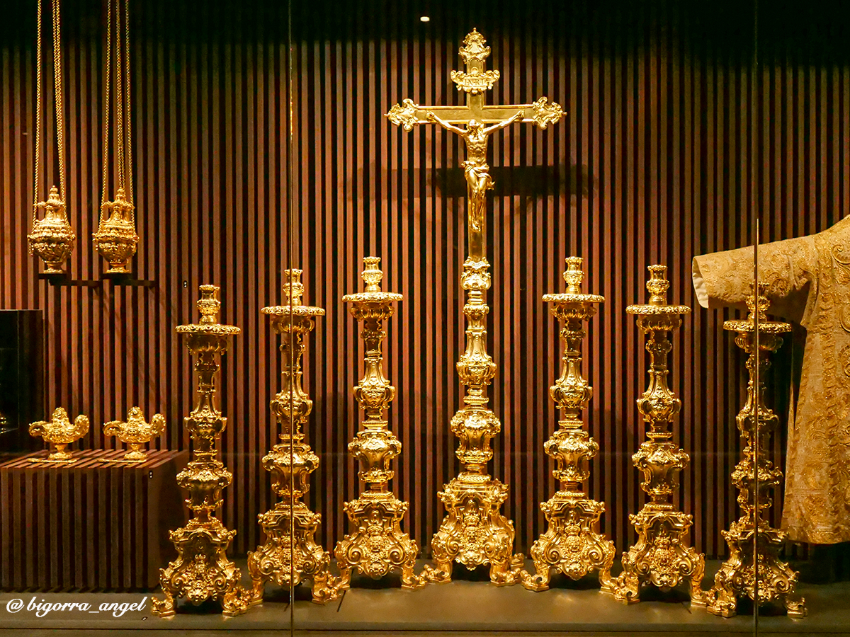 relicarios y cálices de la capilla real