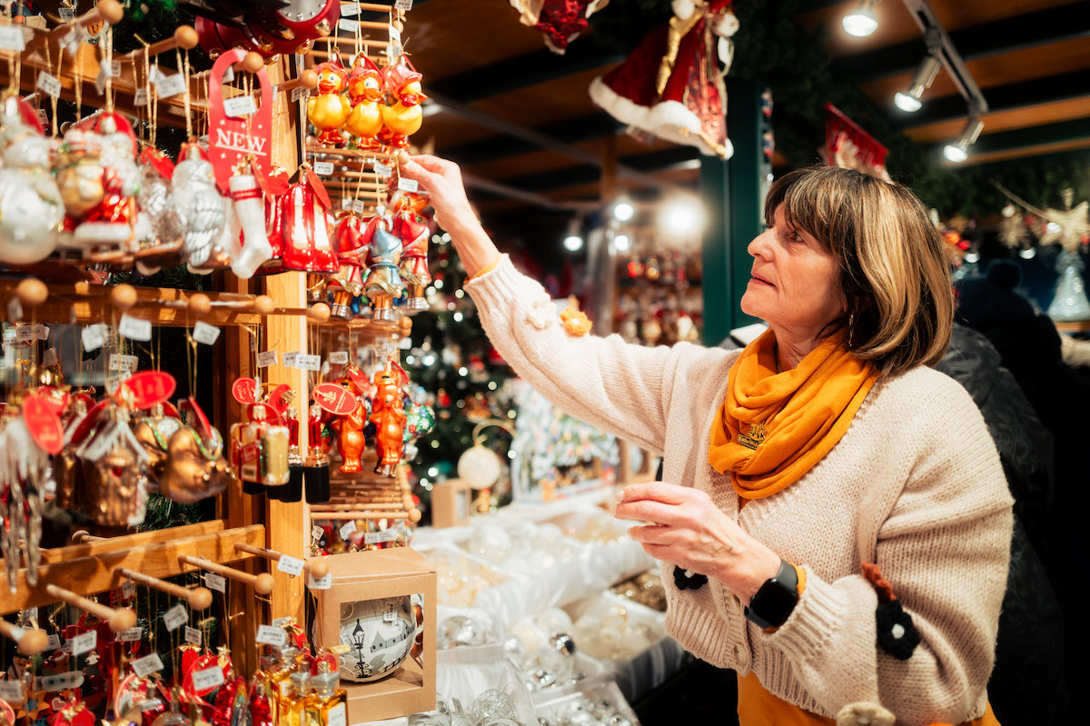 Christkindlmarkt Standbetreiber_© Innsbruck Tourismus _Manuel Kokseder